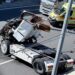 Πώς έγινε το φοβερό τροχαίο στην Αττική Οδό: Οδηγός φορτηγού εκσφενδονίστηκε στις γραμμές του Προαστιακού