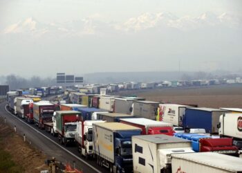 Ευρώπη: Μπλοκάρουν τα φορτηγά τον εφοδιασμό, χωρίς …μακαρόνια η Ιταλία αλλά τα καύσιμα στο Θεό